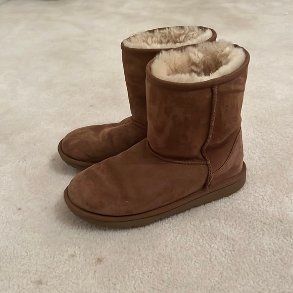 Ugg boots: Classic Mini ll Boot - Picture 1 of 4